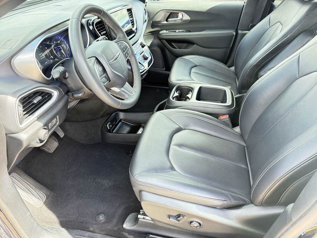 Thumbnail: 2025 Chrysler Pacifica - 10