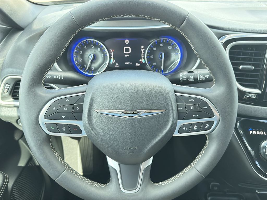 Thumbnail: 2025 Chrysler Pacifica - 9