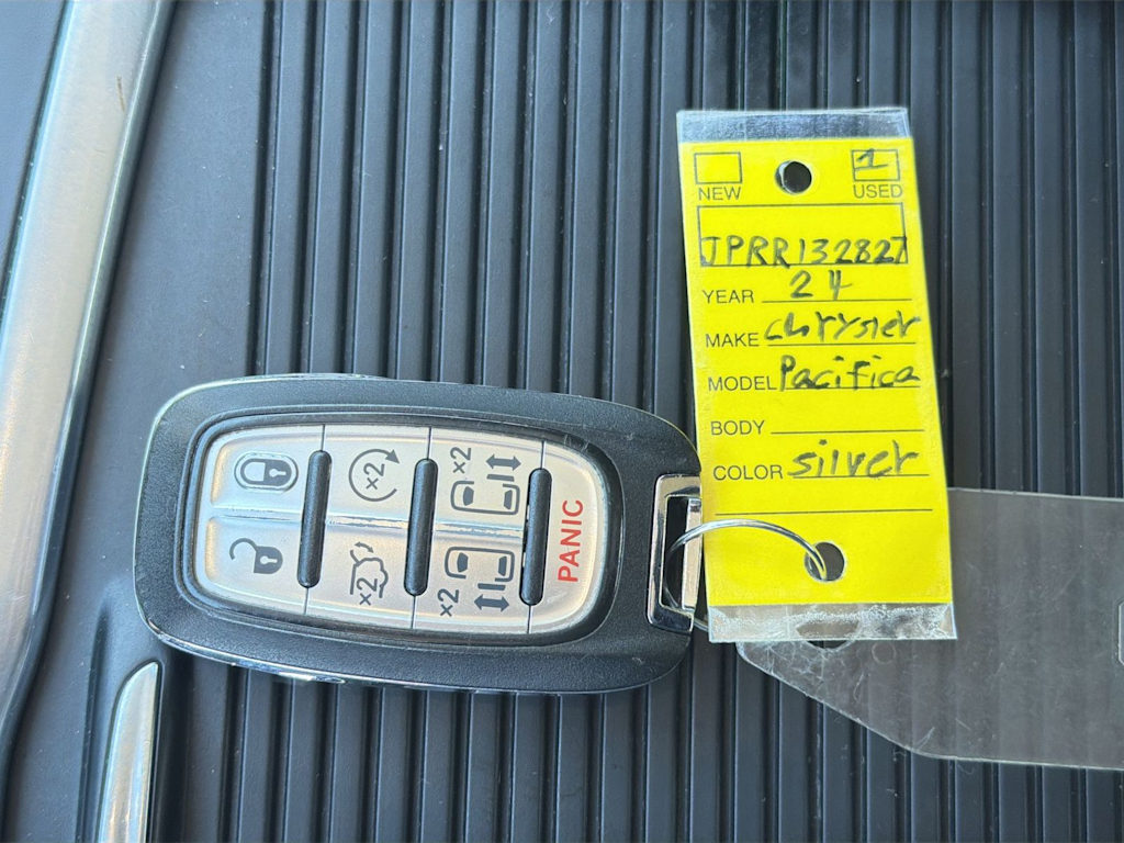 Thumbnail: 2024 Chrysler Pacifica - 16