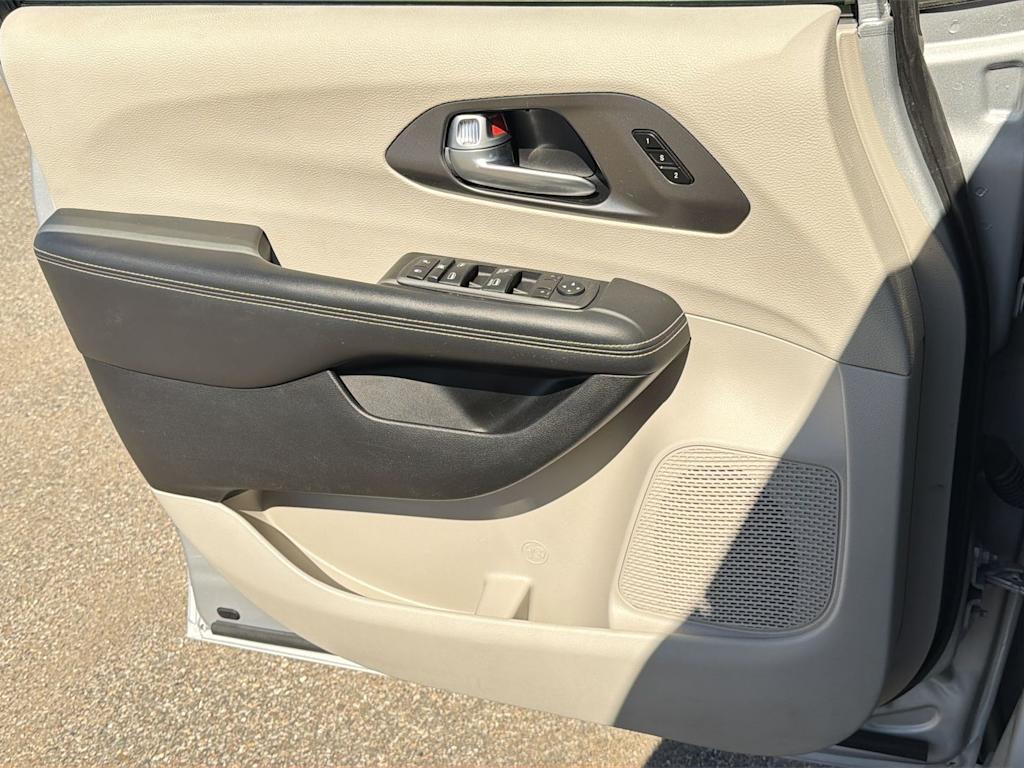 Thumbnail: 2024 Chrysler Pacifica - 32