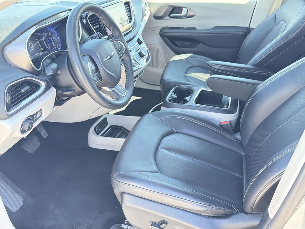 Thumbnail: 2024 Chrysler Pacifica - 10