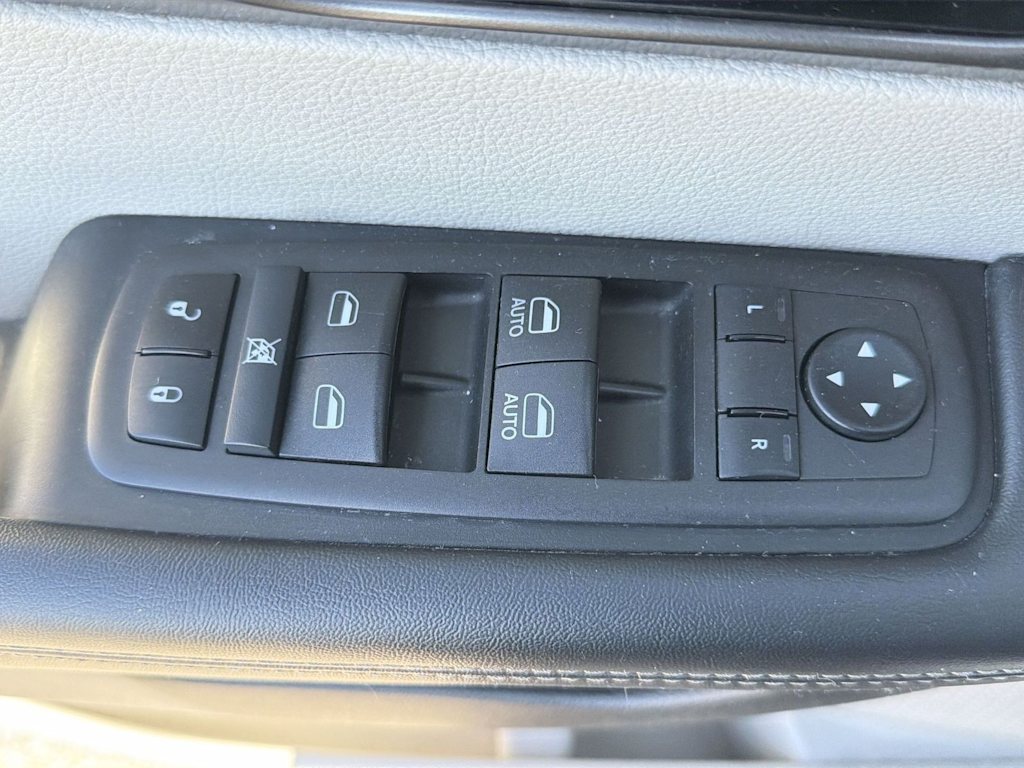Thumbnail: 2024 Chrysler Pacifica - 24
