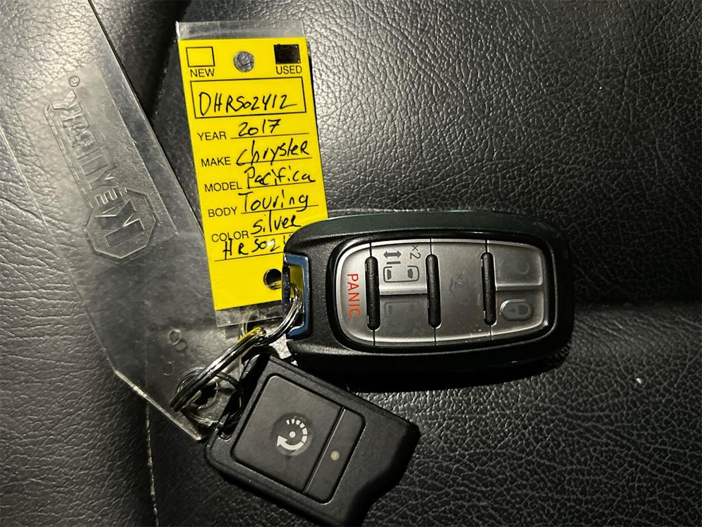 Thumbnail: 2017 Chrysler Pacifica - 16