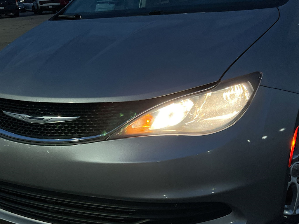 Thumbnail: 2017 Chrysler Pacifica - 23