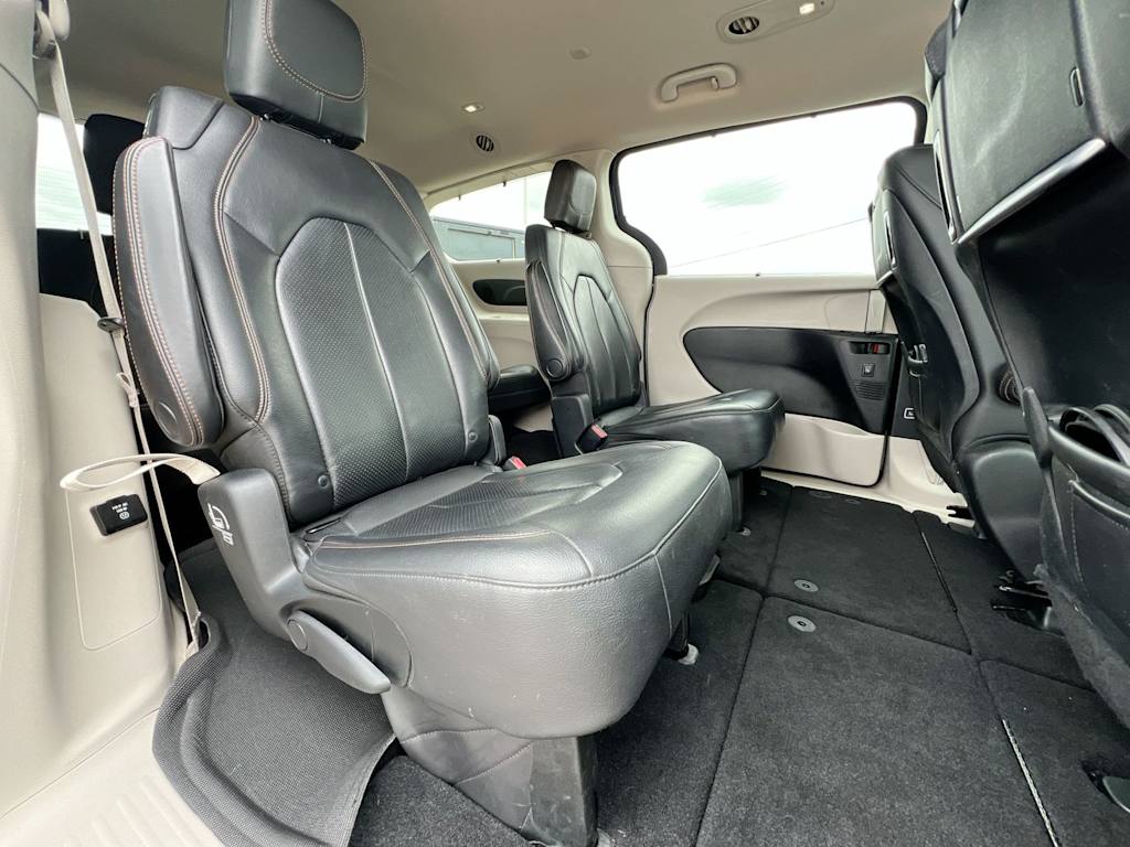 Thumbnail: 2018 Chrysler Pacifica - 24