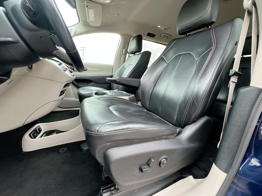 Thumbnail: 2018 Chrysler Pacifica - 11