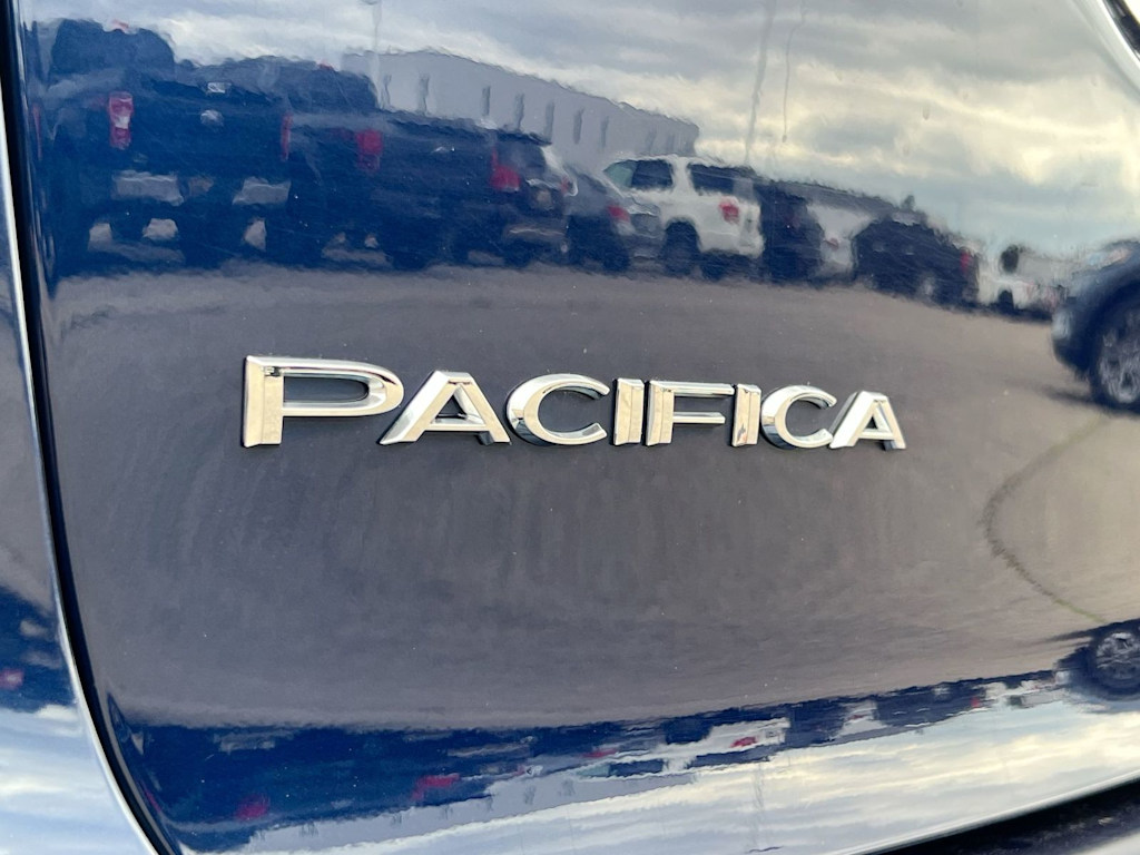 Thumbnail: 2018 Chrysler Pacifica - 21