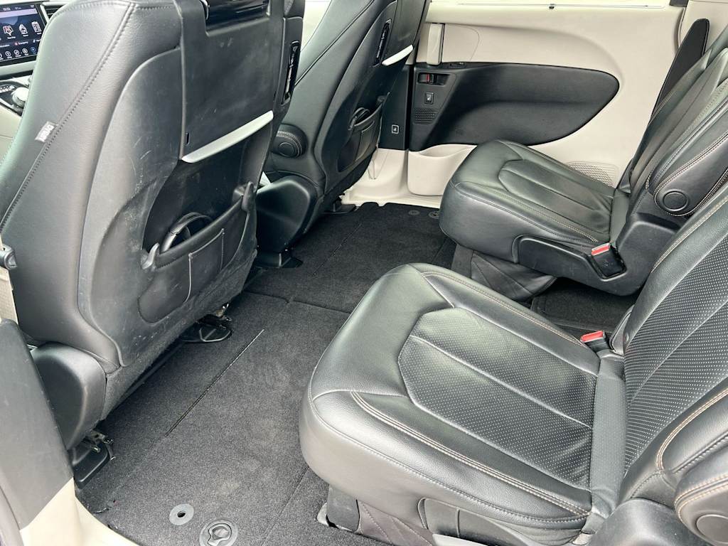 Thumbnail: 2018 Chrysler Pacifica - 12