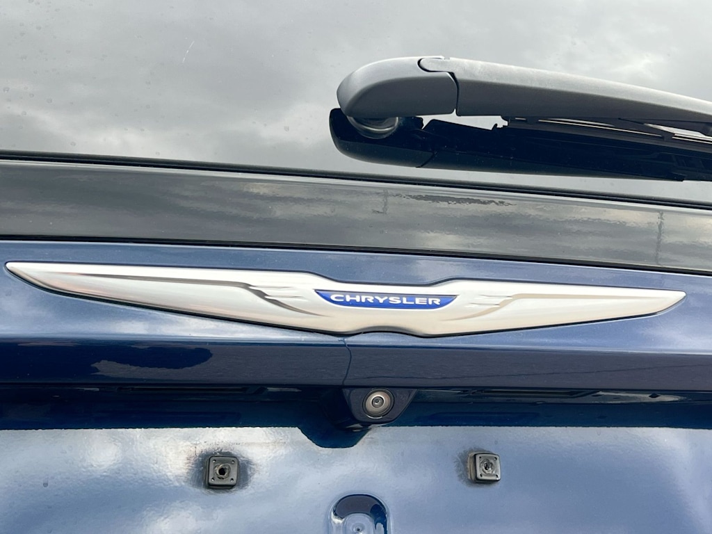 Thumbnail: 2018 Chrysler Pacifica - 7