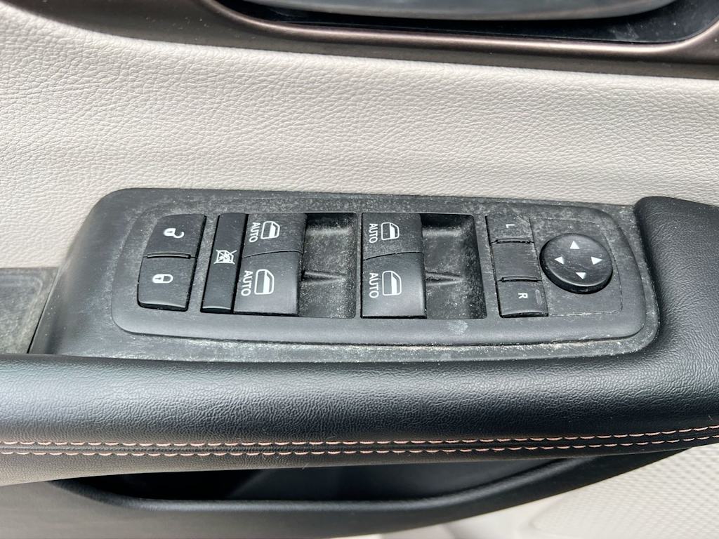 Thumbnail: 2018 Chrysler Pacifica - 22