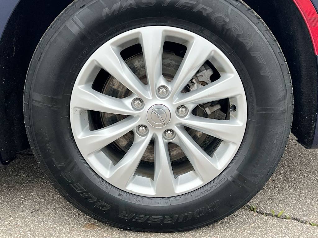 Thumbnail: 2018 Chrysler Pacifica - 8
