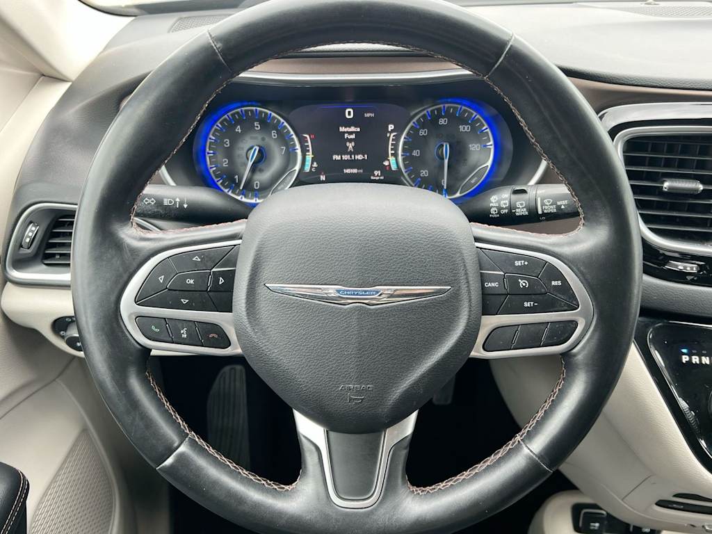 Thumbnail: 2018 Chrysler Pacifica - 9