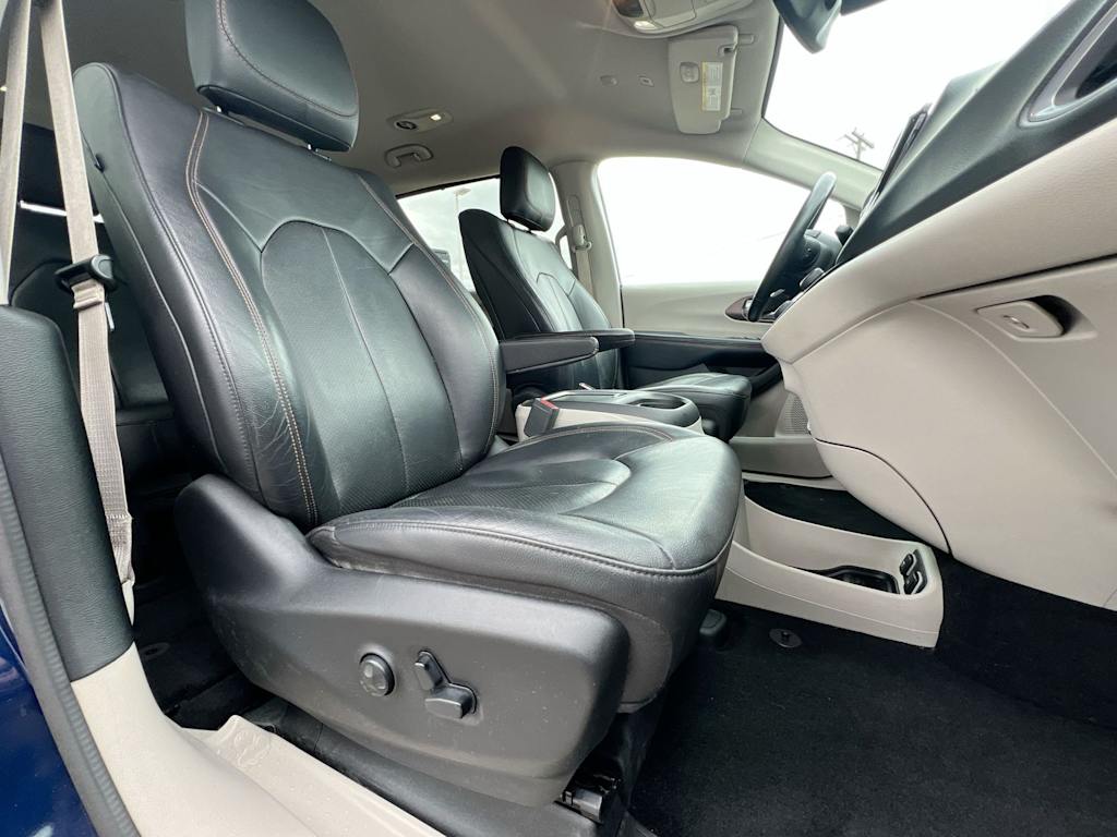 Thumbnail: 2018 Chrysler Pacifica - 25