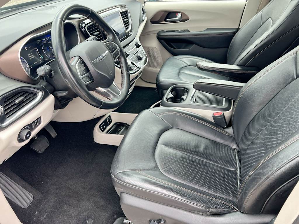 Thumbnail: 2018 Chrysler Pacifica - 10