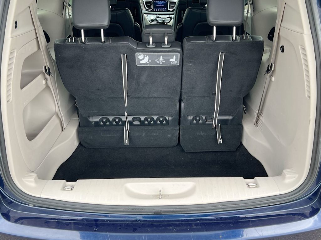 Thumbnail: 2018 Chrysler Pacifica - 15