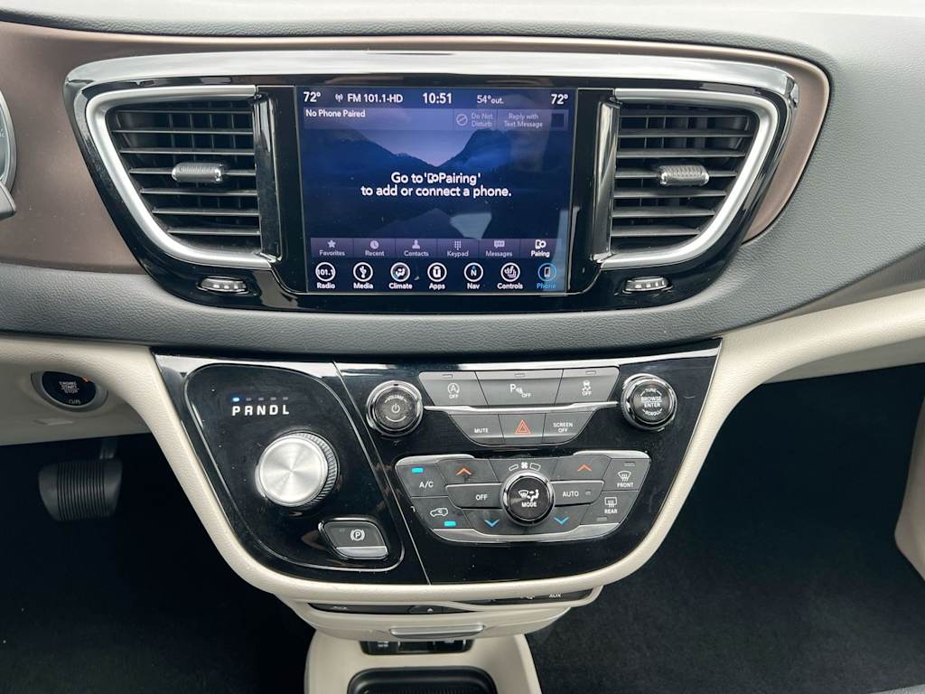 Thumbnail: 2018 Chrysler Pacifica - 13