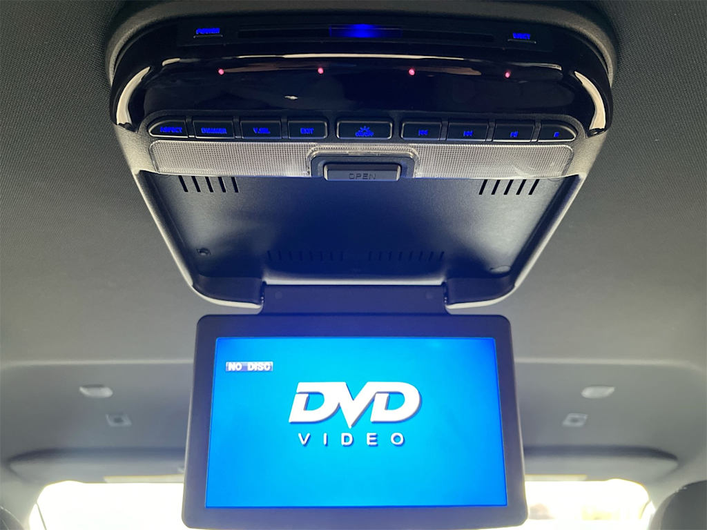 Thumbnail: 2018 Chrysler Pacifica - 18