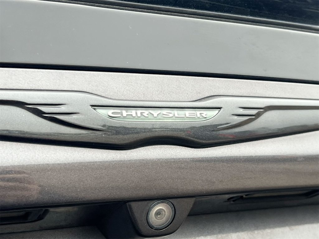 Thumbnail: 2018 Chrysler Pacifica - 25