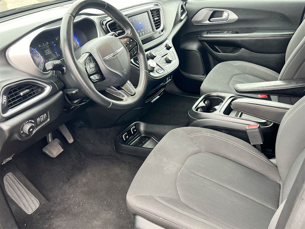 Thumbnail: 2018 Chrysler Pacifica - 11