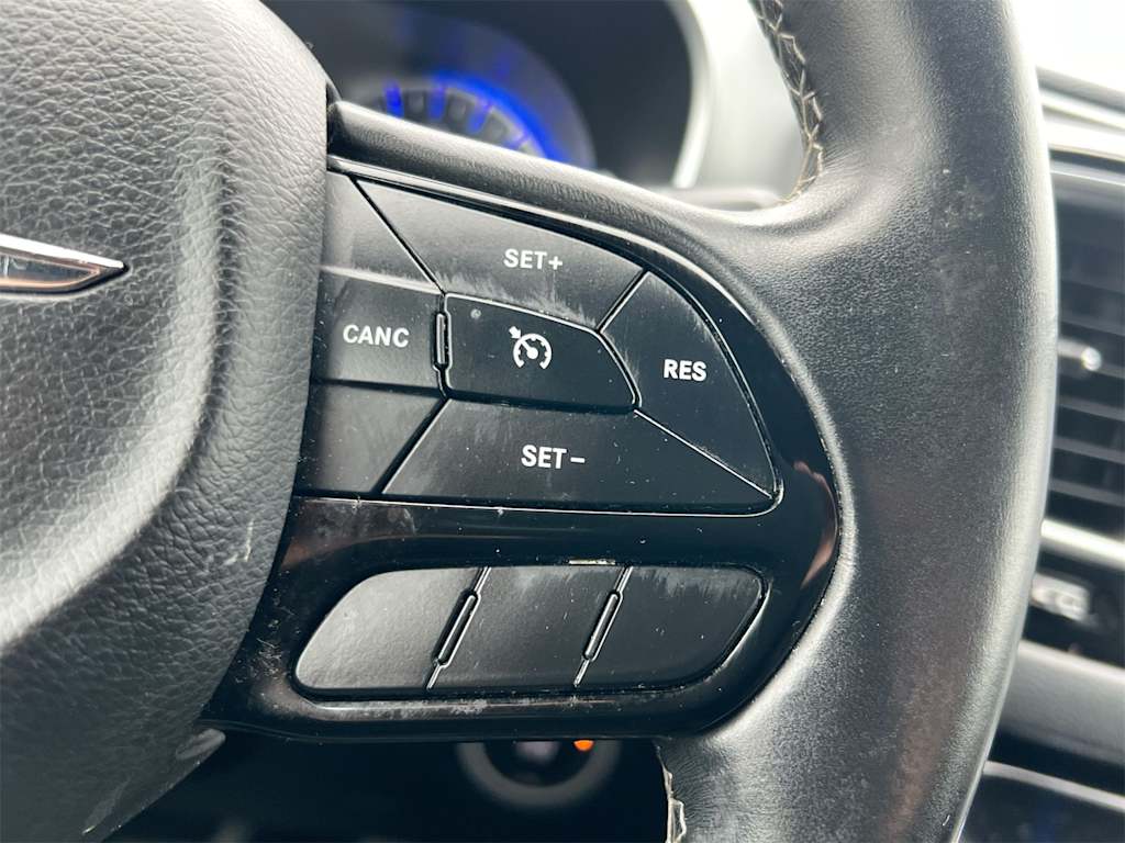 Thumbnail: 2018 Chrysler Pacifica - 30