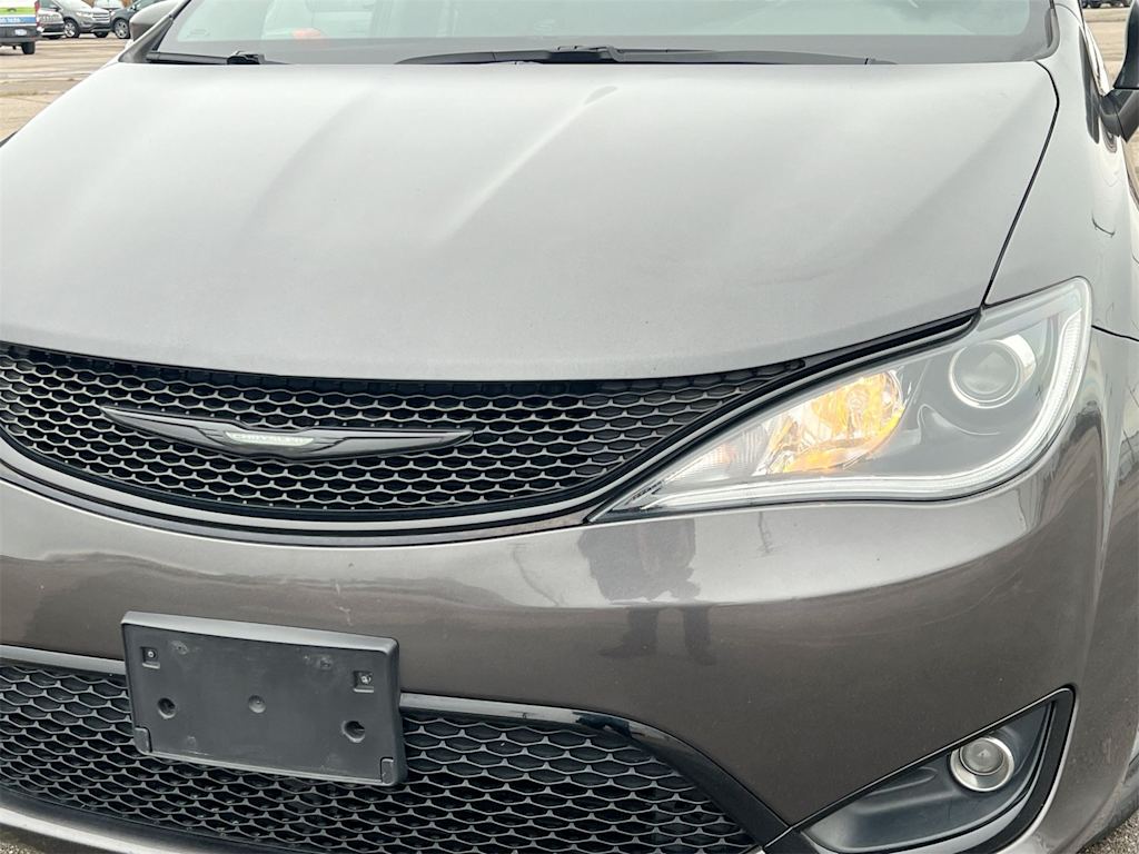 Thumbnail: 2018 Chrysler Pacifica - 24