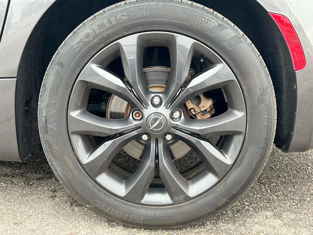 Thumbnail: 2018 Chrysler Pacifica - 8