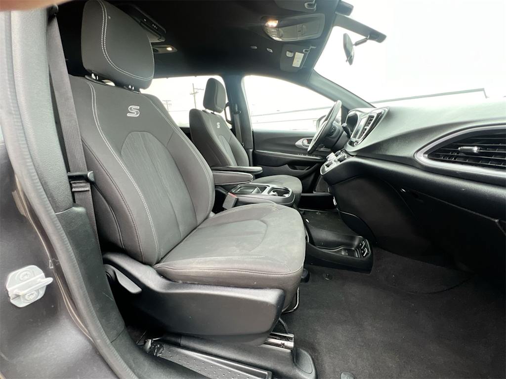 Thumbnail: 2018 Chrysler Pacifica - 28