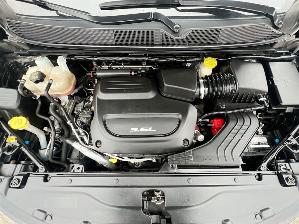 Thumbnail: 2018 Chrysler Pacifica - 9