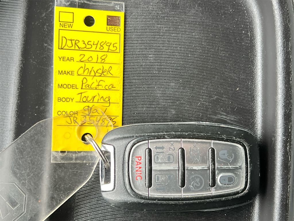 Thumbnail: 2018 Chrysler Pacifica - 36