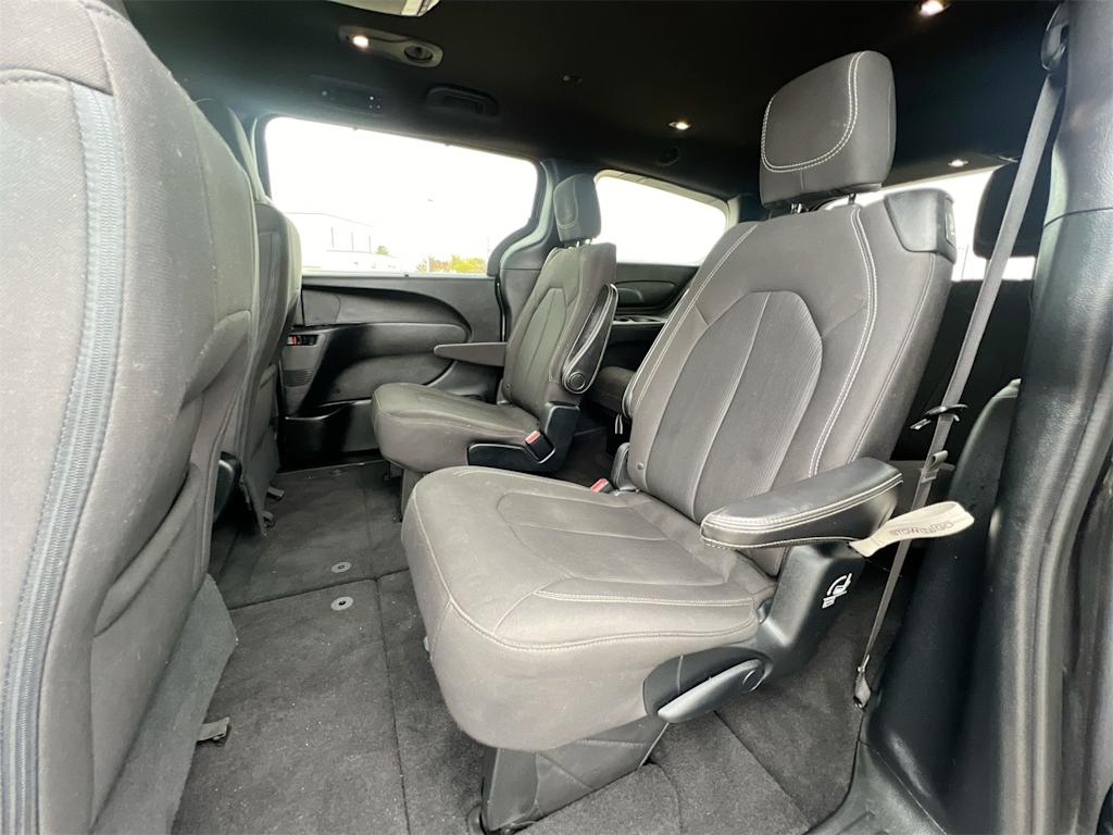 Thumbnail: 2018 Chrysler Pacifica - 13