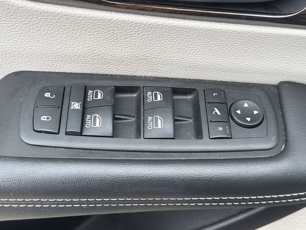 Thumbnail: 2021 Chrysler Pacifica - 25