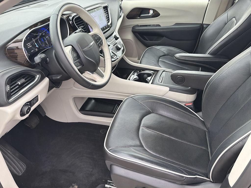 Thumbnail: 2021 Chrysler Pacifica - 10