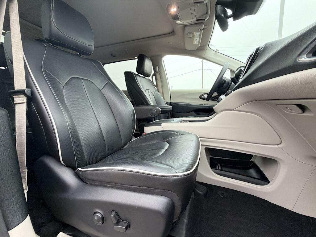 Thumbnail: 2021 Chrysler Pacifica - 28