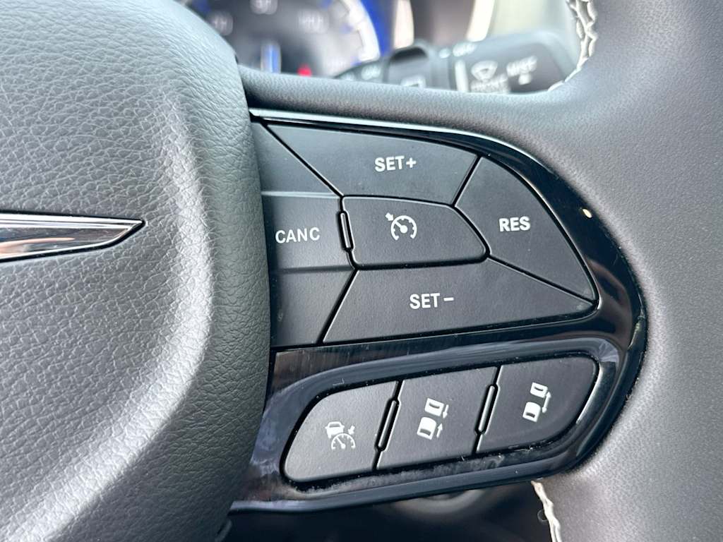 Thumbnail: 2023 Chrysler Pacifica - 28