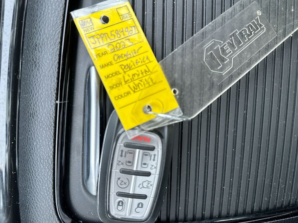 Thumbnail: 2023 Chrysler Pacifica - 15