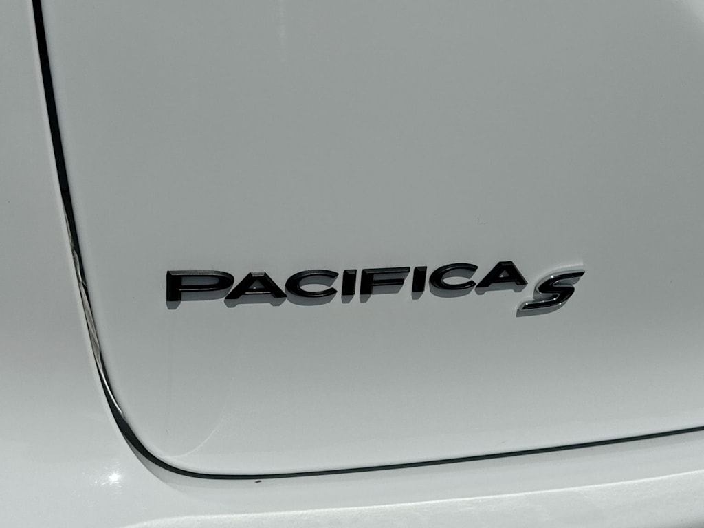 Thumbnail: 2023 Chrysler Pacifica - 22