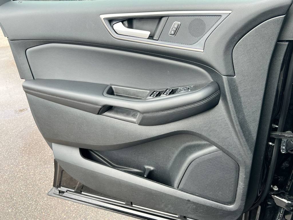 Thumbnail: 2023 Ford Edge - 32