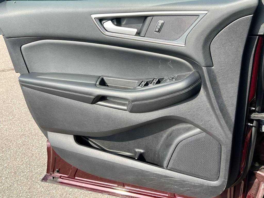 Thumbnail: 2021 Ford Edge - 32