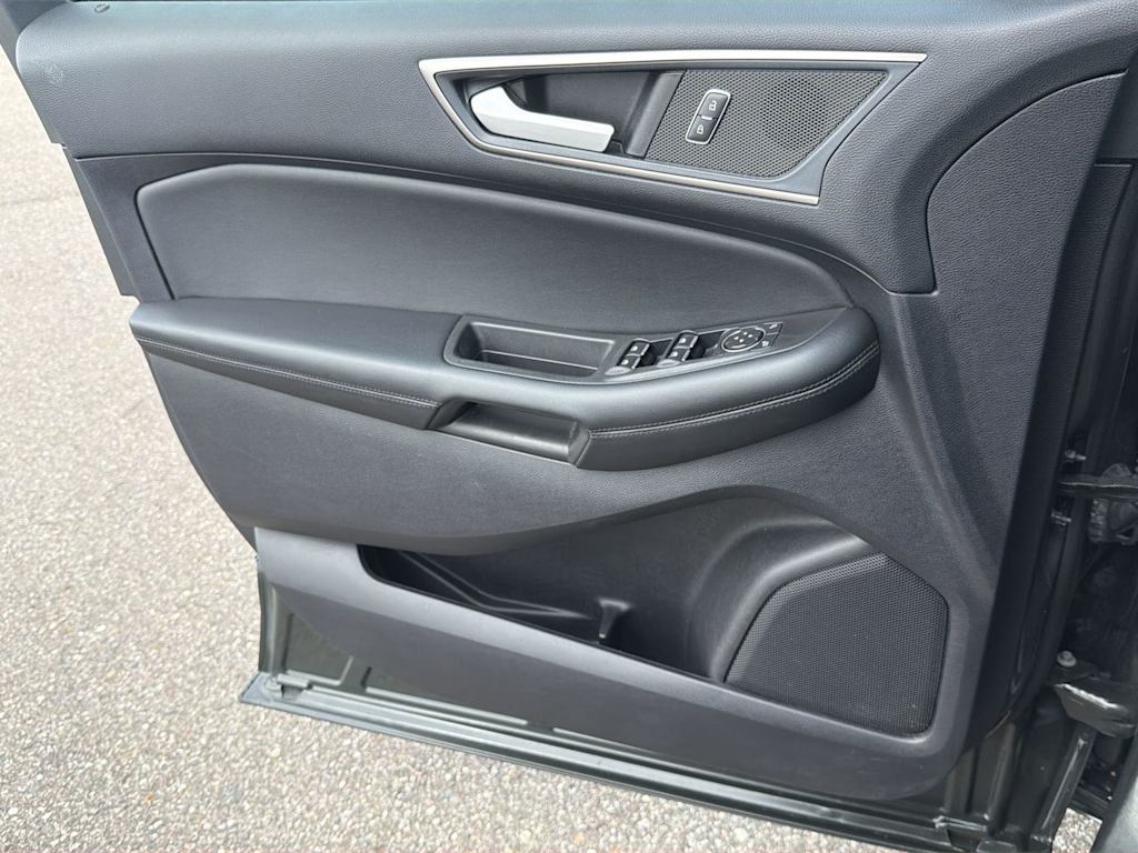 Thumbnail: 2022 Ford Edge - 32