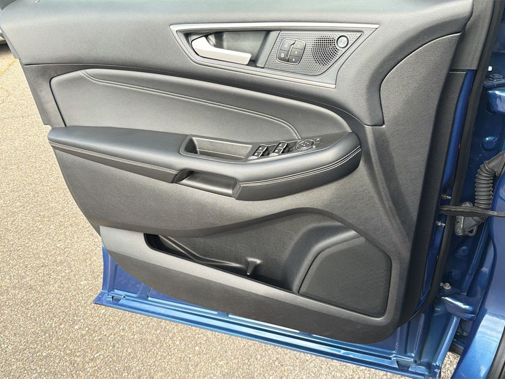 Thumbnail: 2022 Ford Edge - 34