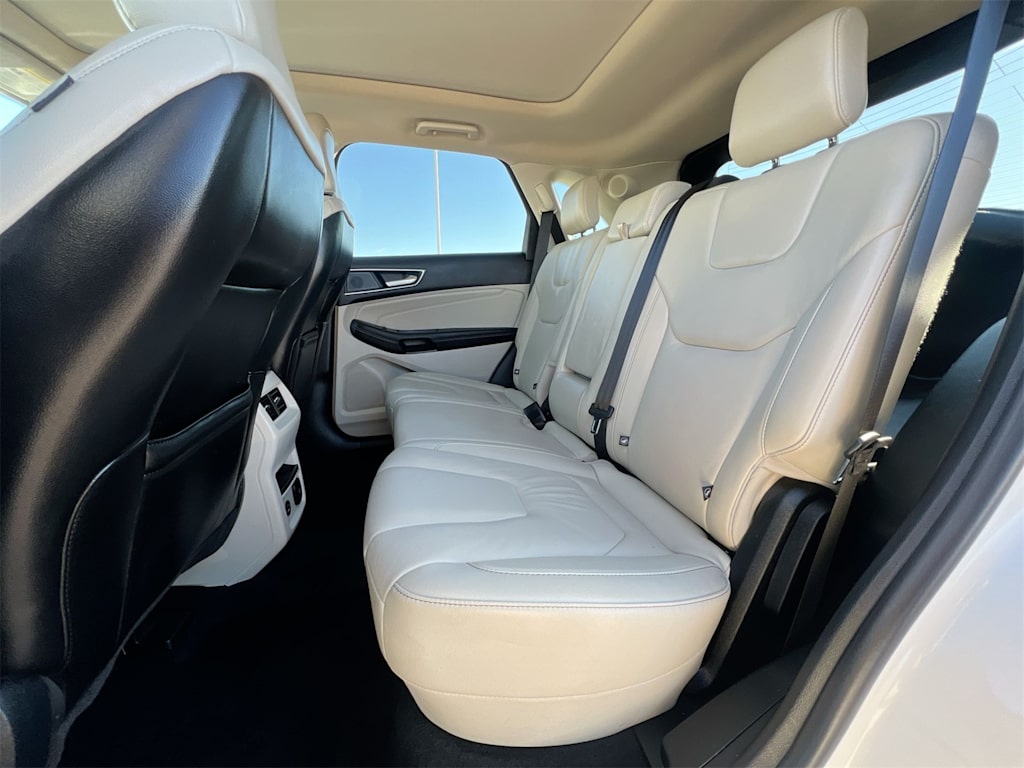 Thumbnail: 2021 Ford Edge - 25