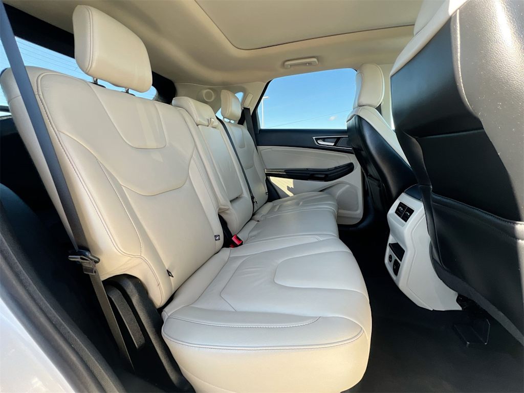 Thumbnail: 2021 Ford Edge - 26