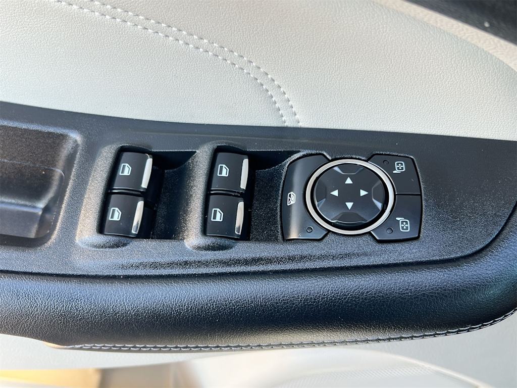 Thumbnail: 2021 Ford Edge - 24