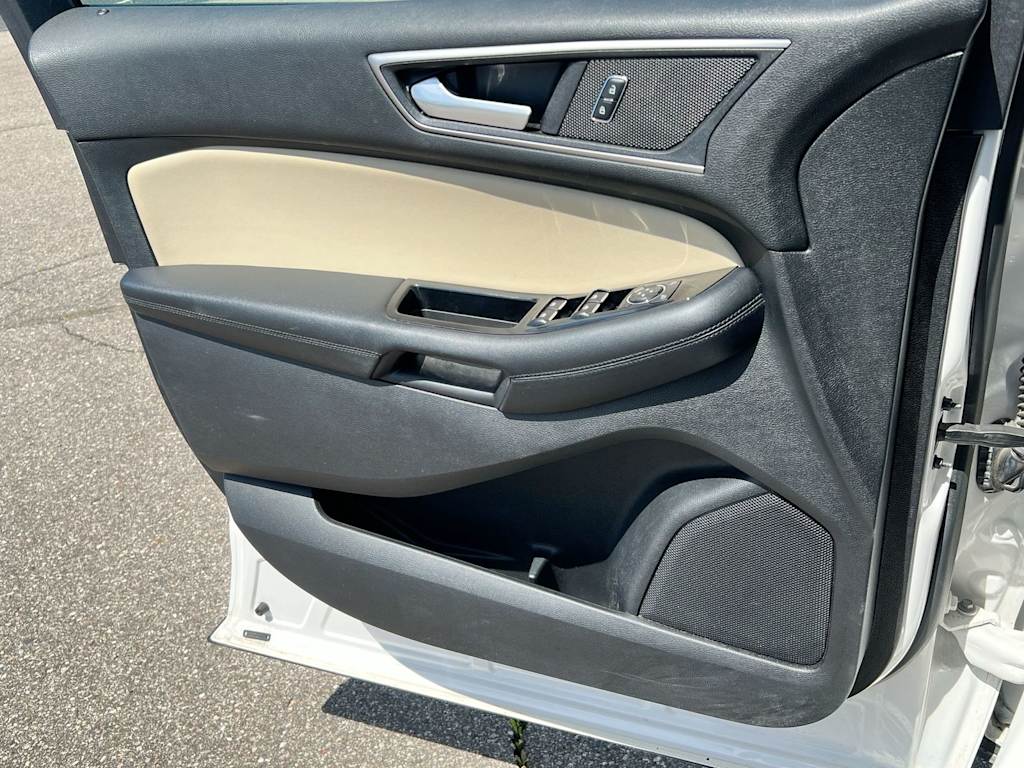 Thumbnail: 2015 Ford Edge - 32