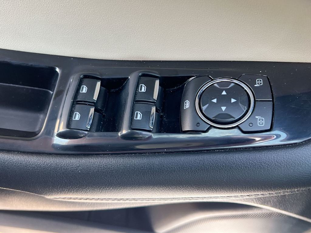 Thumbnail: 2015 Ford Edge - 24
