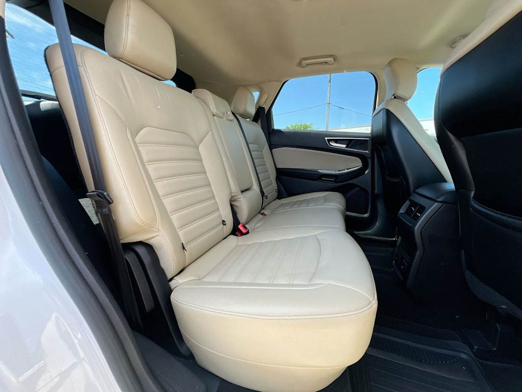 Thumbnail: 2015 Ford Edge - 26