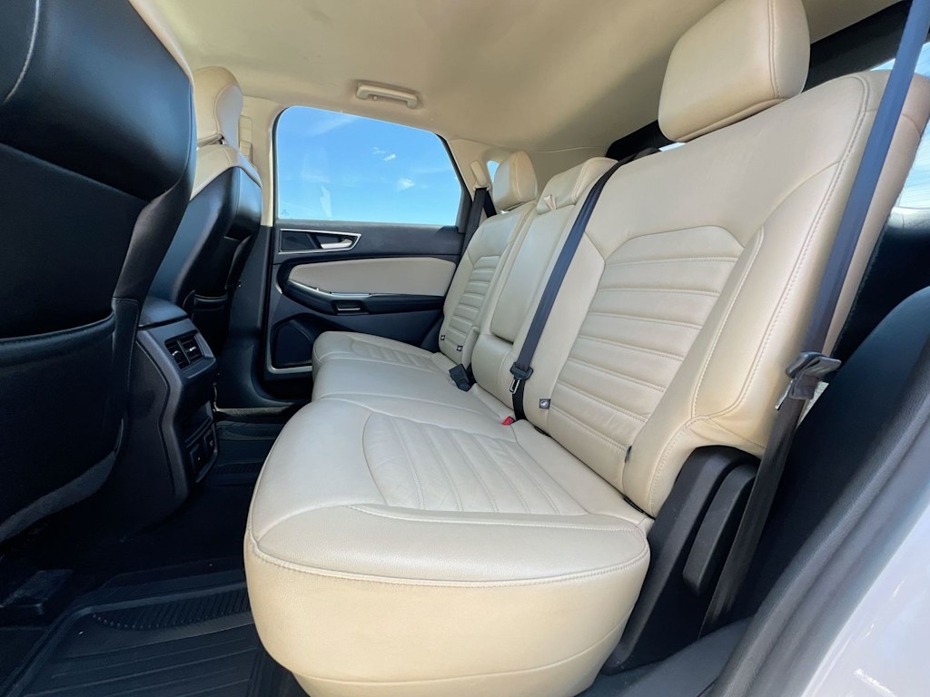 Thumbnail: 2015 Ford Edge - 25