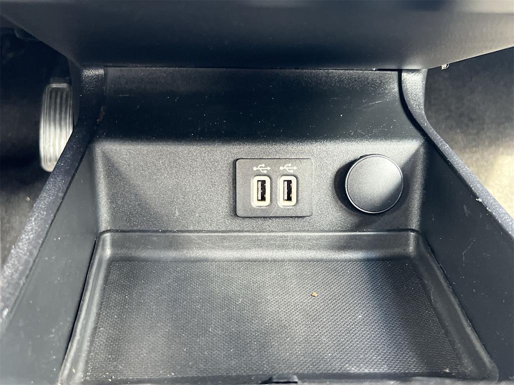 Thumbnail: 2020 Ford Fusion - 16