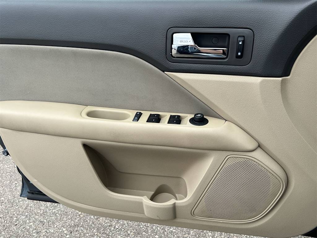 Thumbnail: 2011 Ford Fusion - 31