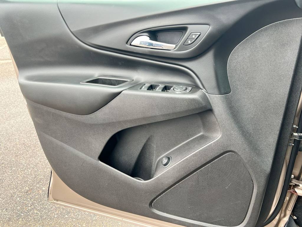 Thumbnail: 2018 Chevrolet Equinox - 32